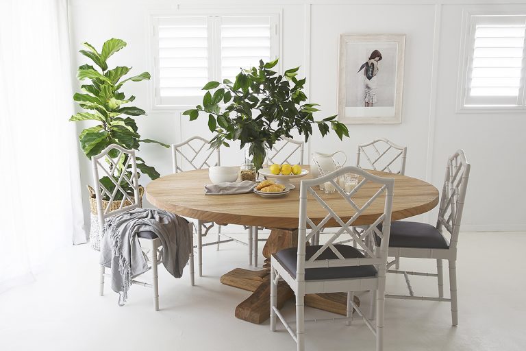 A Round HamptonsStyle Dining Table Is the Perfect Dining Table Abide