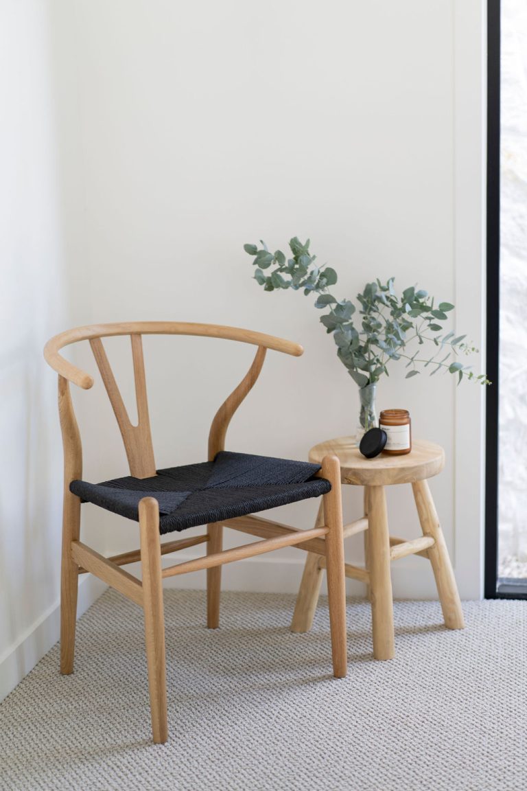 Photo inspiration: Fresh Look at Wishbone Designer Chair Natural Oak With Black Cord