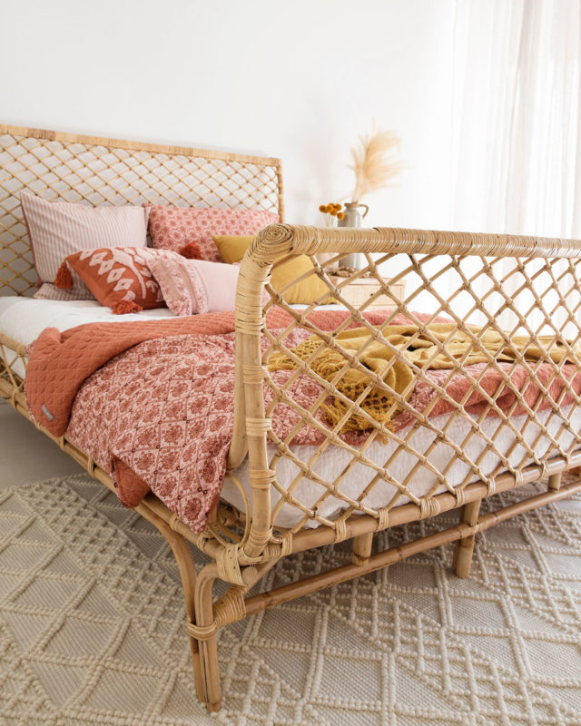 Jessie Woven Bed